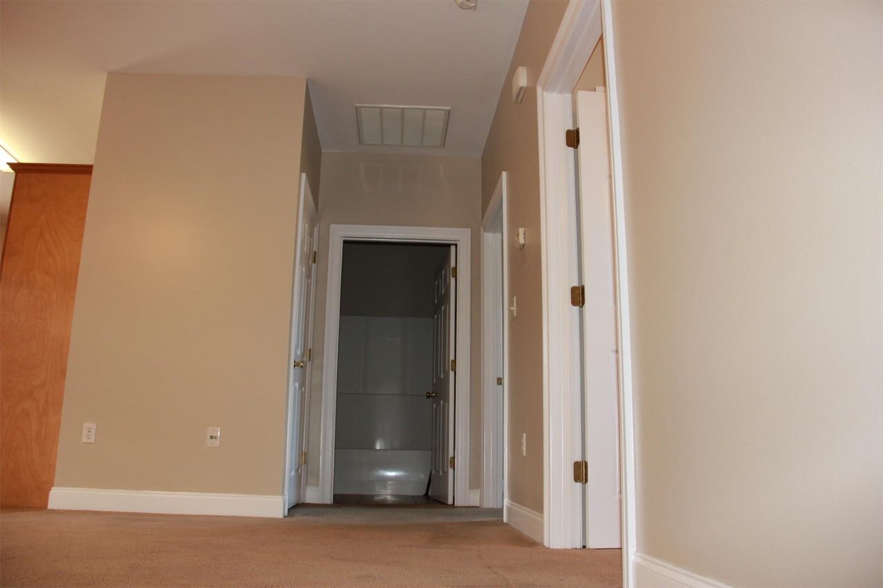 Barry Ct. Apartments - Photo 5 of 50