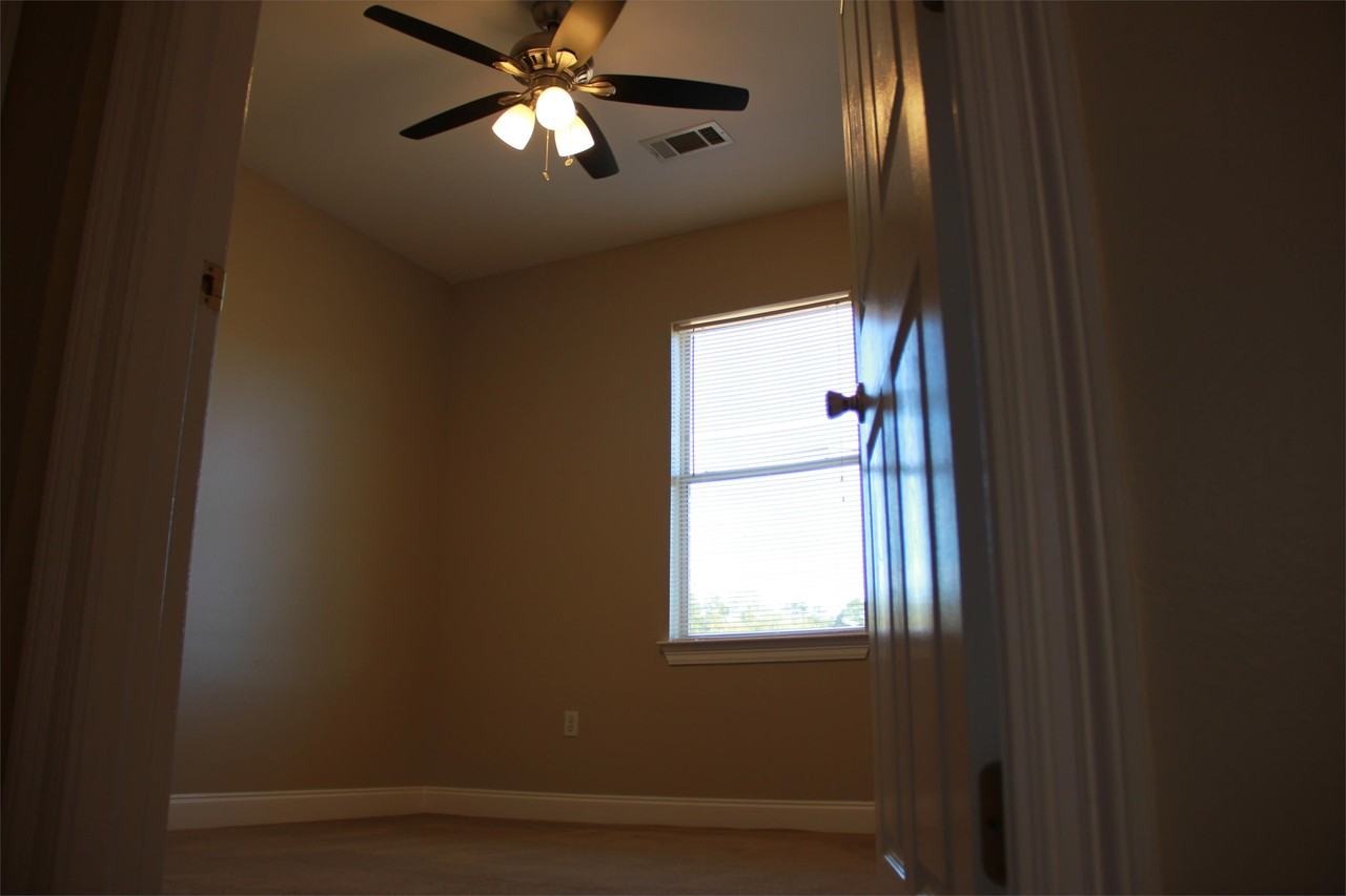 Barry Ct. Apartments - Photo 6 of 50