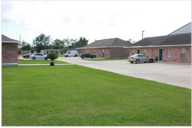 Barry Ct. Apartments - Photo 2 of 22