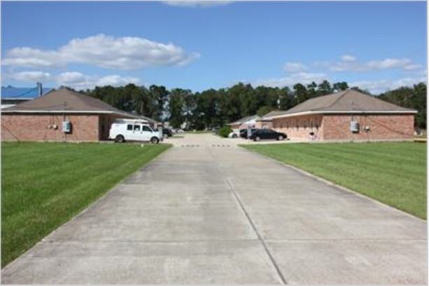 Barry Ct. Apartments - Photo 6 of 22