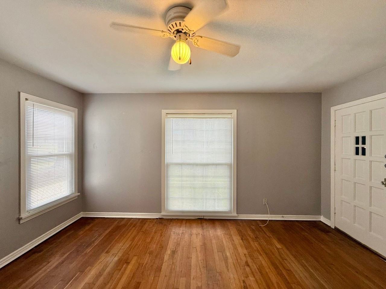 427 E 5th St - Photo 3 of 19