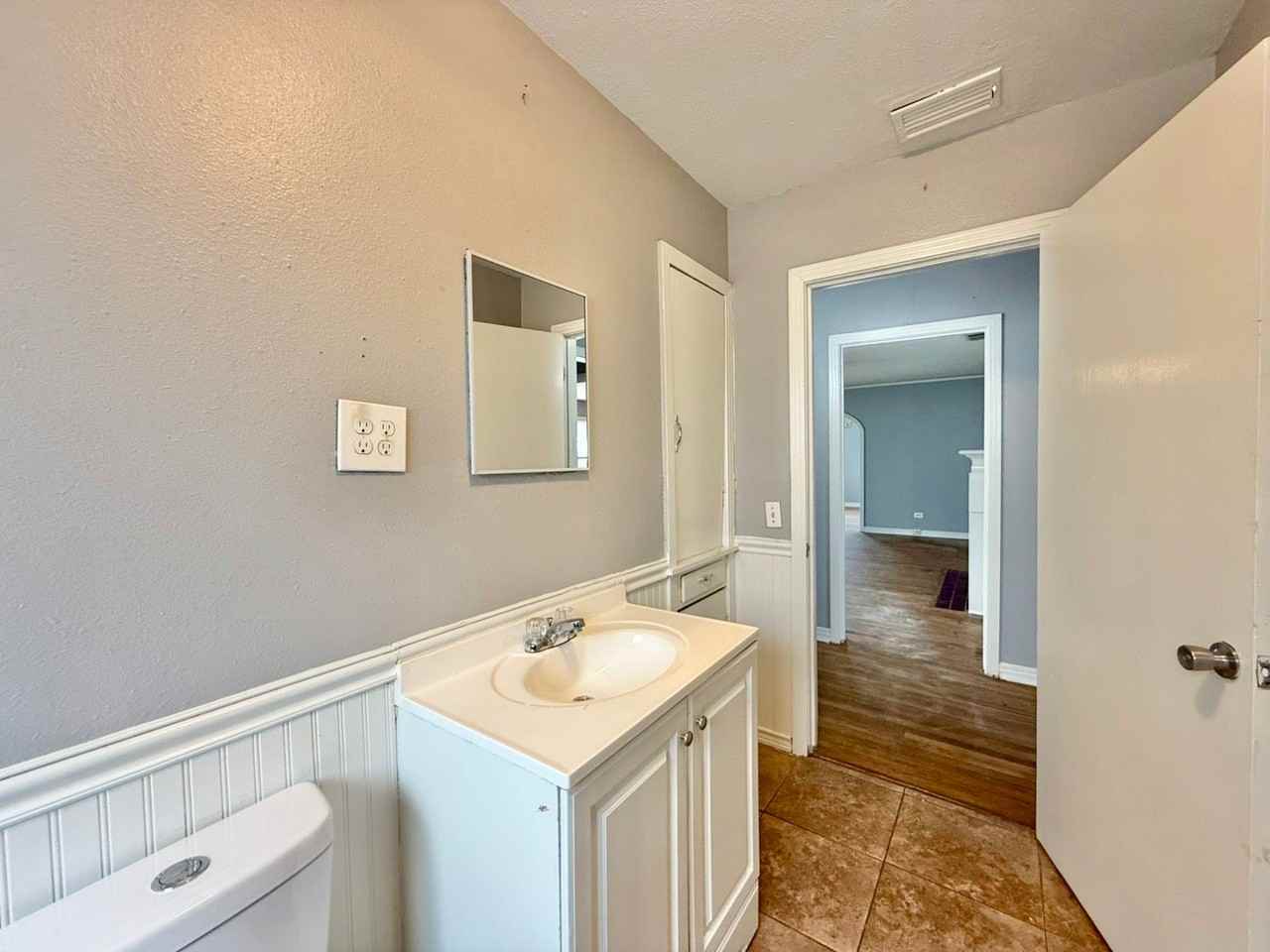 427 E 5th St - Photo 7 of 19