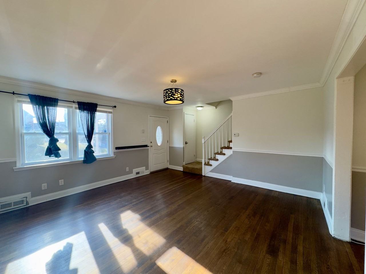 1604 Pentwood Rd - Photo 2 of 20