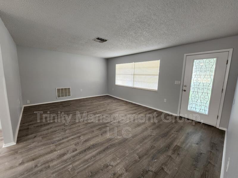 2429 Keeport Dr - Photo 4 of 23