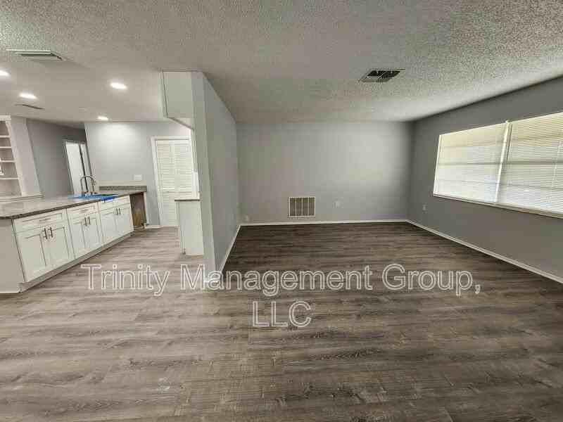 2429 Keeport Dr - Photo 5 of 23