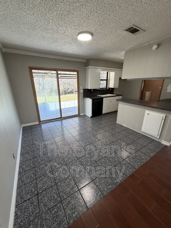 813 County Road - Photo 4 of 9