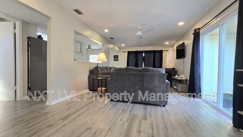 4279 Island Cir #B - Photo 2 of 23