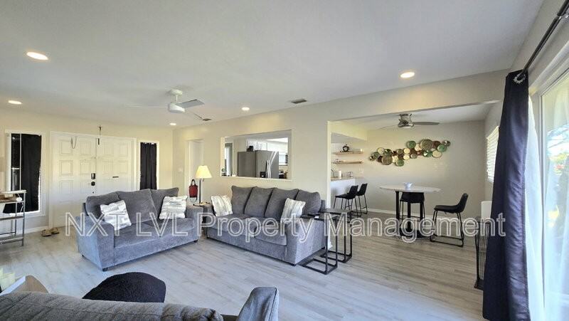 4279 Island Cir #B - Photo 3 of 23