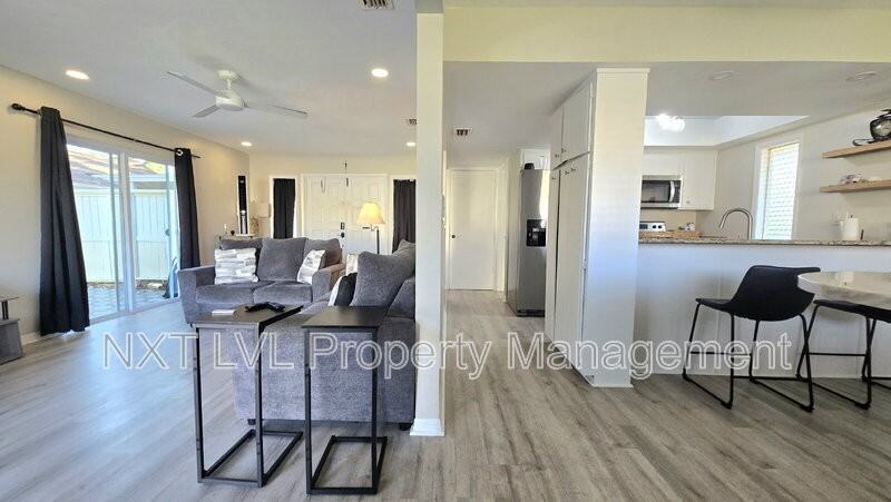 4279 Island Cir #B - Photo 4 of 23