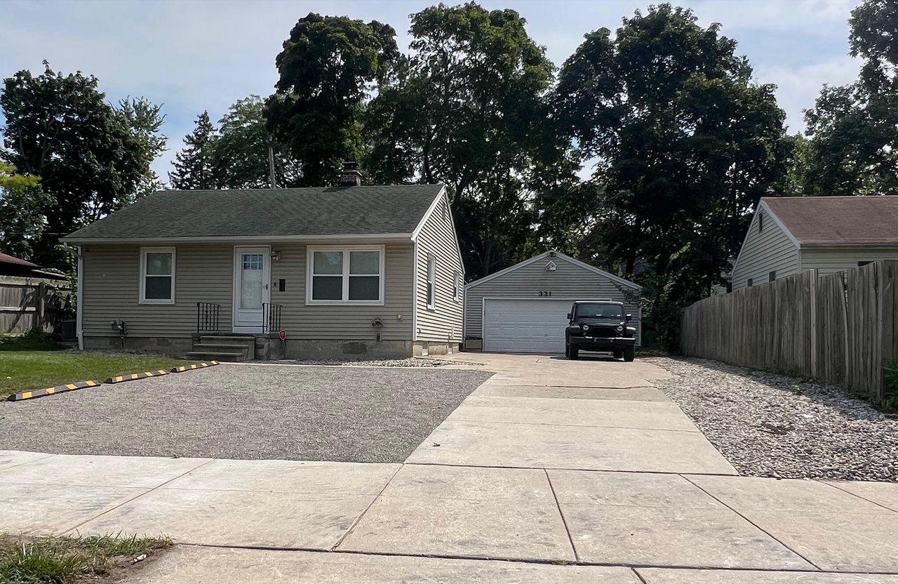 331 W Saginaw St - Photo 2 of 50
