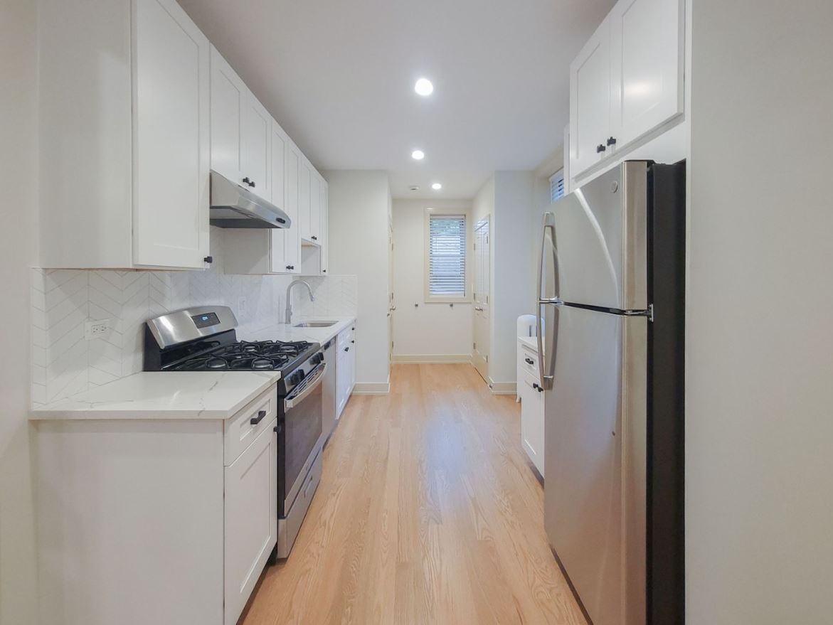 W Winona St & N Winchester Ave - Photo 3 of 10