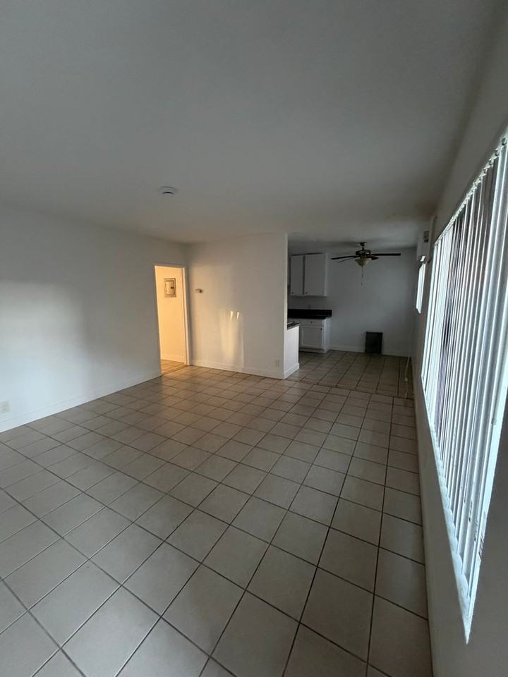 2070 S Mountain View Ave - Photo 2 of 8