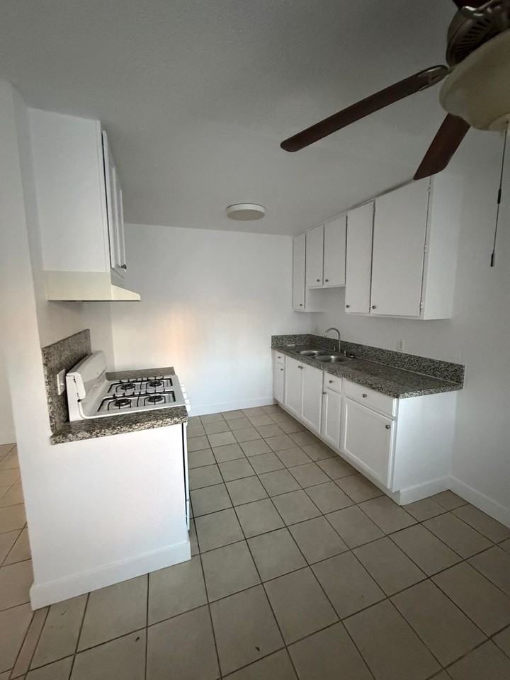 2070 S Mountain View Ave - Photo 3 of 8