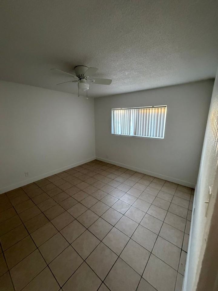 2070 S Mountain View Ave - Photo 4 of 8