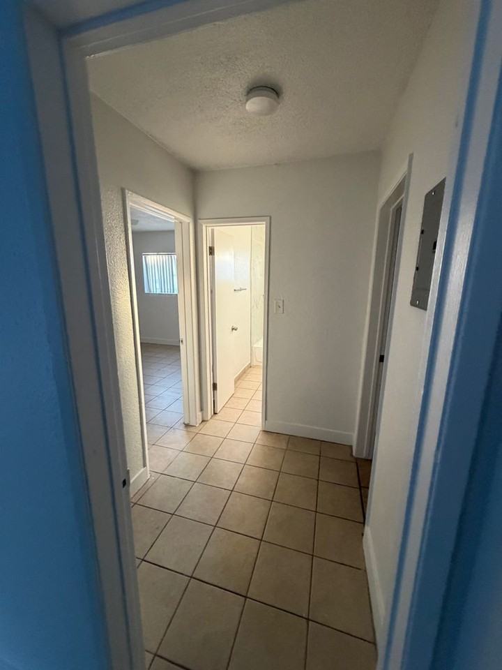 2070 S Mountain View Ave - Photo 7 of 8