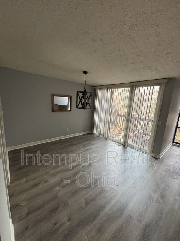 4994 Wintersong Ln #7 - Photo 7 of 40