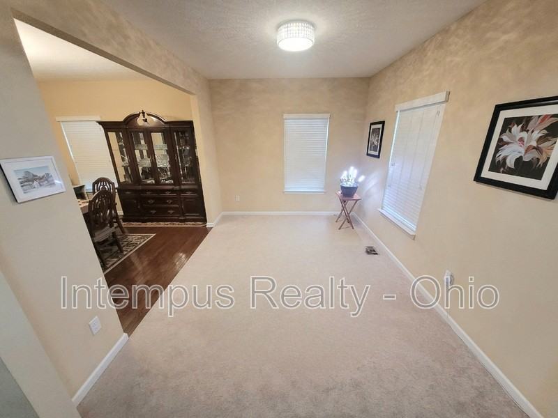 6130 Brandon Dr - Photo 2 of 32