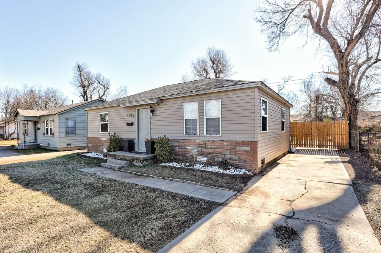 7126 Se 15th St - Photo 6 of 37