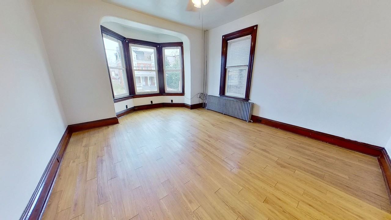 1315 N George St - Photo 6 of 12