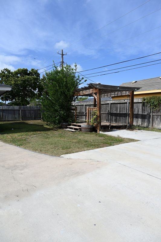 4702 Cobblestone Ln - Photo 6 of 9