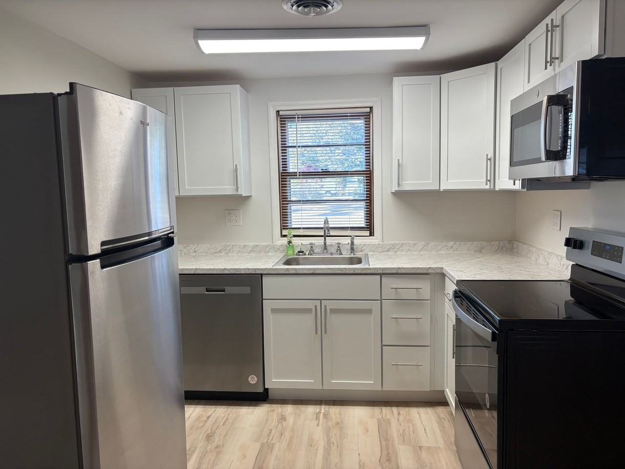 125 N River St - Photo 3 of 29