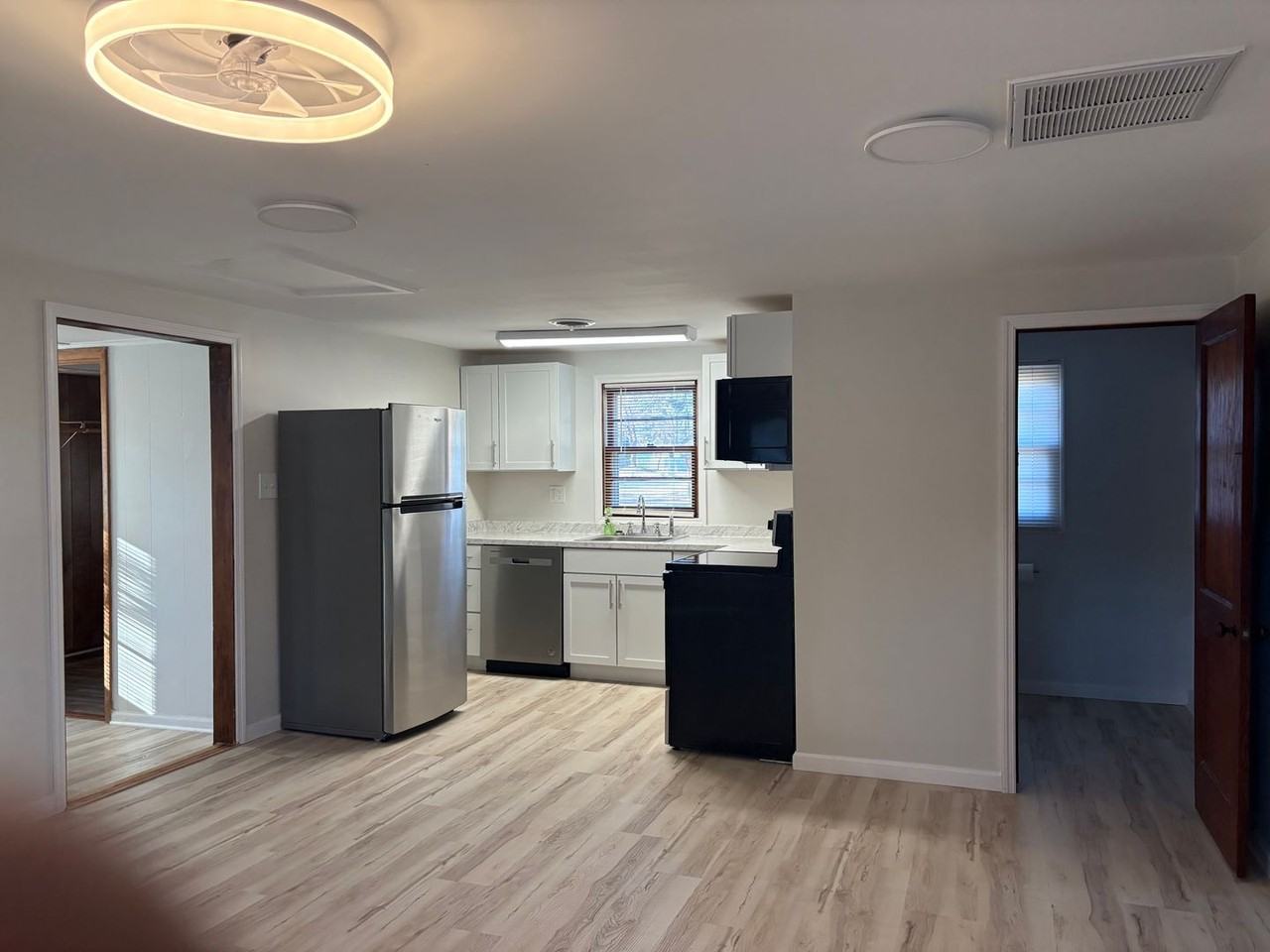 125 N River St - Photo 5 of 29