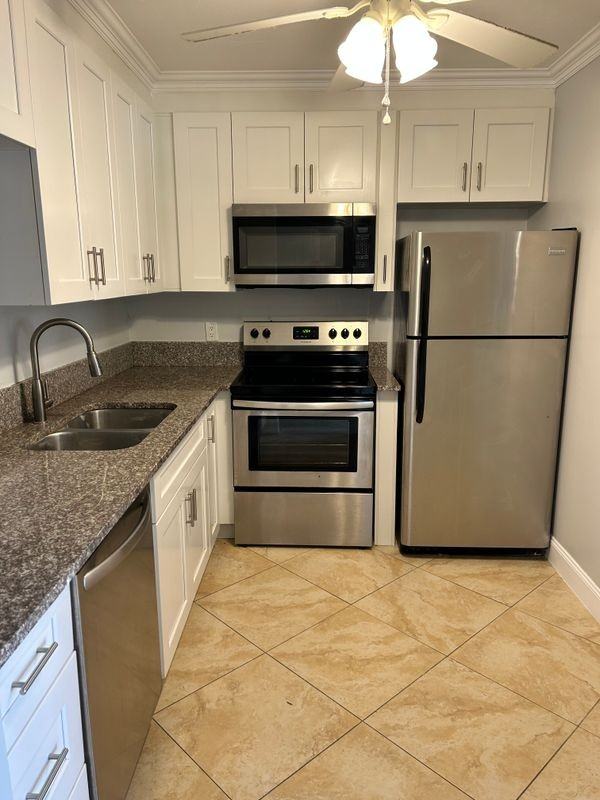 2300 Ne 1st Ln ##110 - Photo 4 of 31