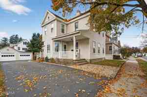 featured image of 211 N 5th Ave