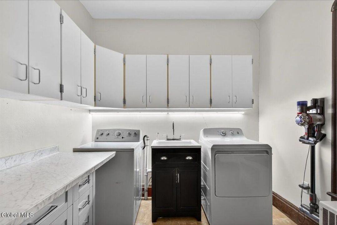 211 N 5th Ave - Photo 2 of 10