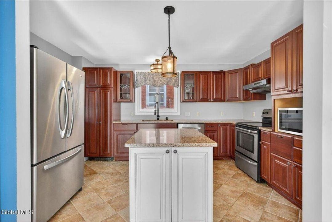 211 N 5th Ave - Photo 4 of 10