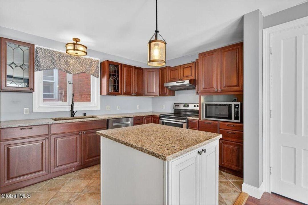 211 N 5th Ave - Photo 6 of 10