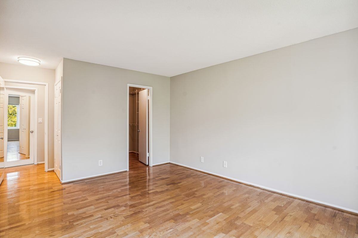 8370 Greensboro Dr ##518 - Photo 5 of 19