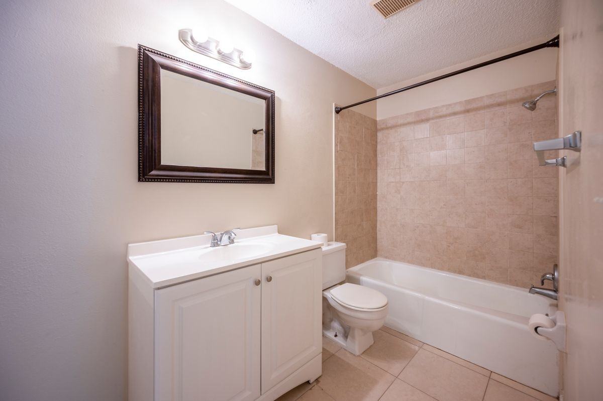 73 Harvard St - Photo 2 of 7