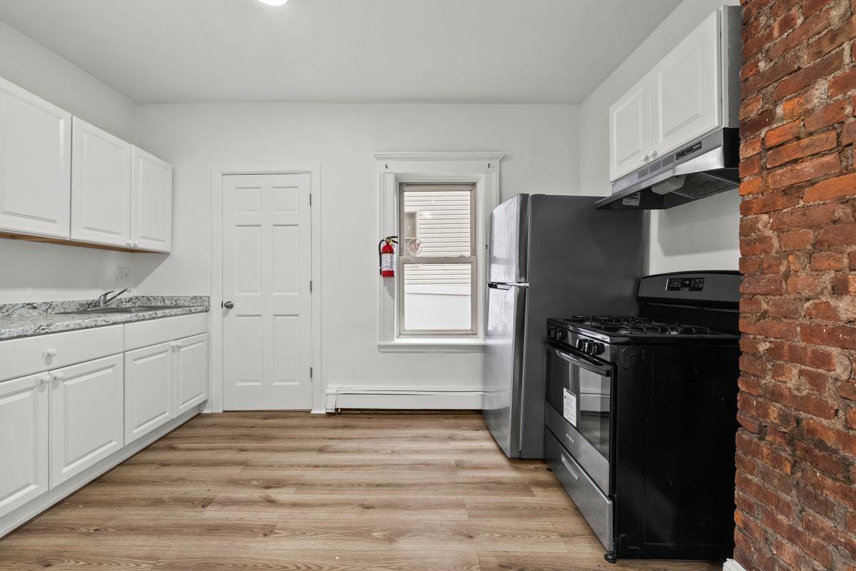 407 Clifton Blvd ##1 - Photo 6 of 17