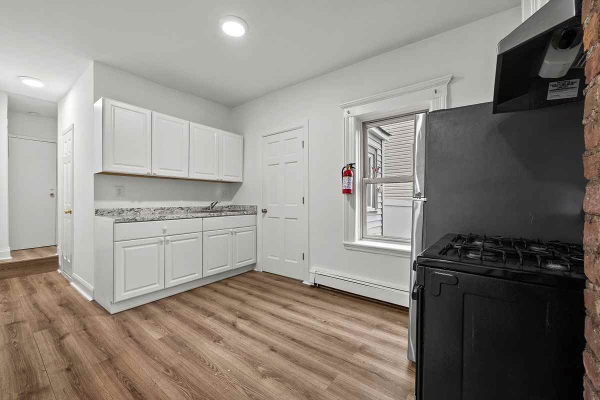 407 Clifton Blvd ##1 - Photo 7 of 17