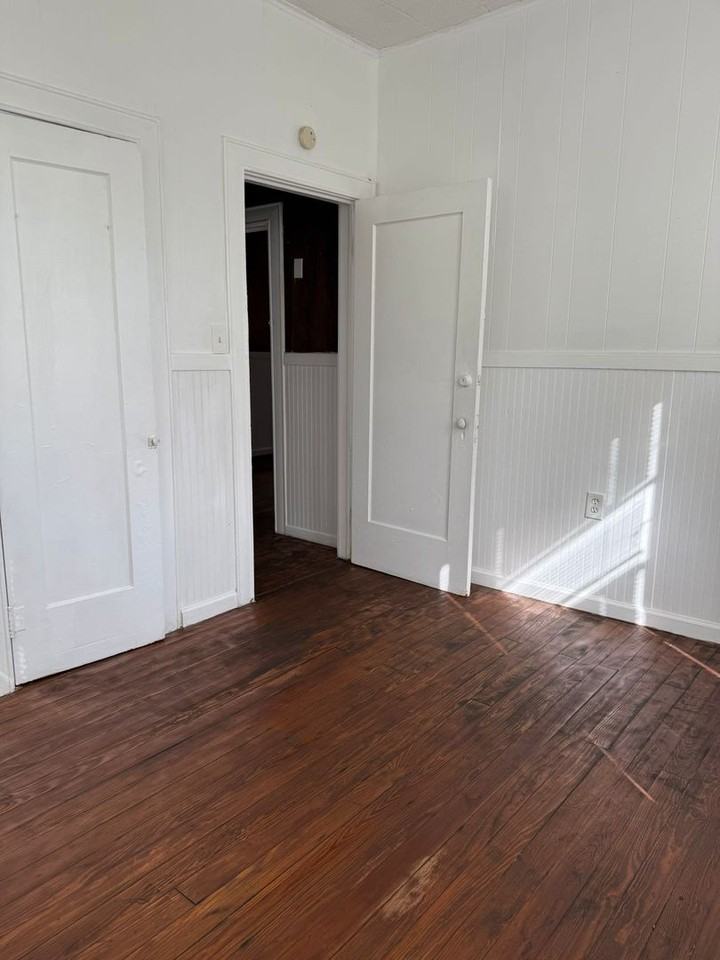 2210 18th St - Photo 2 of 13