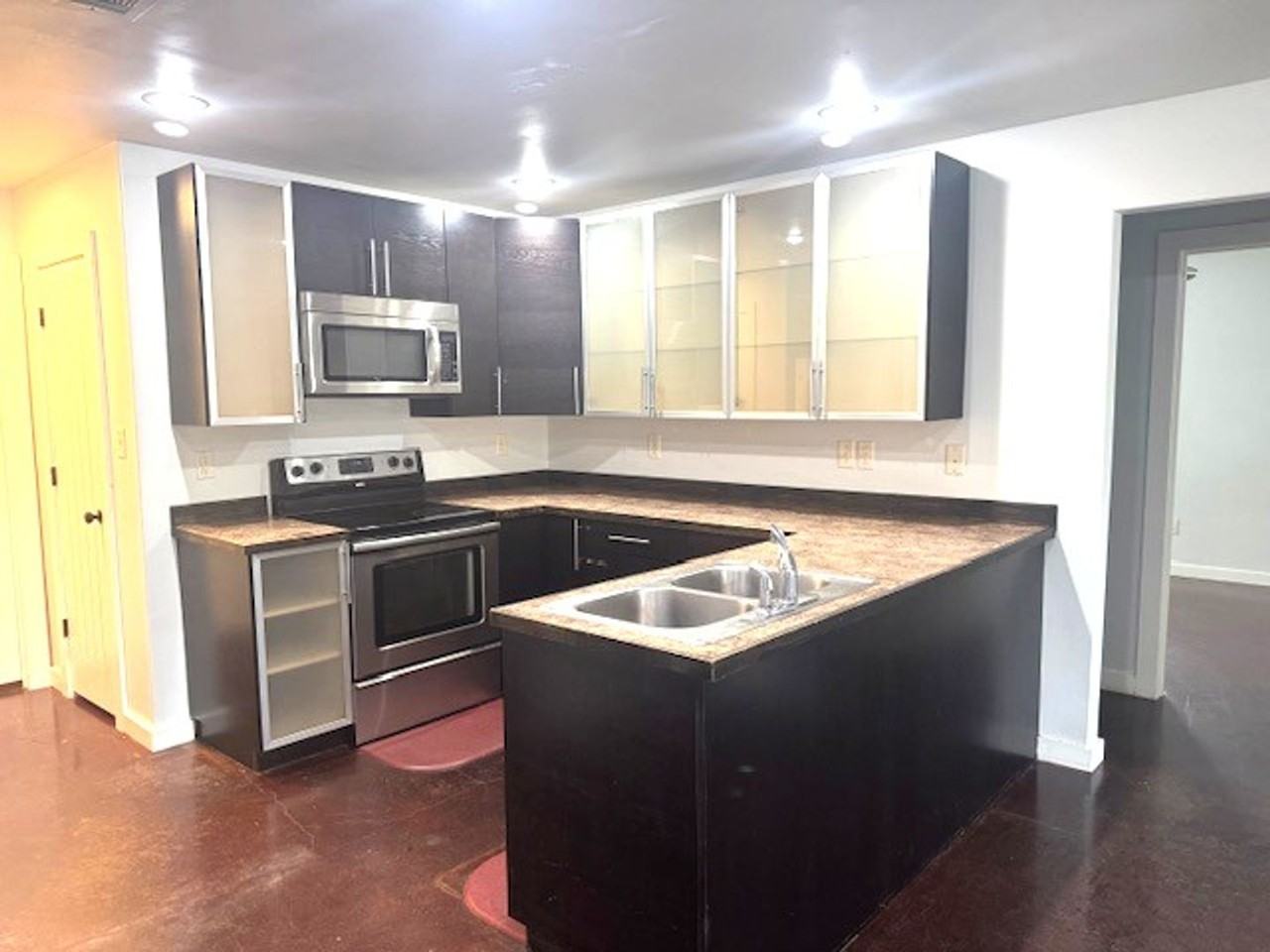 110 Se 2nd St #2 - Photo 4 of 15