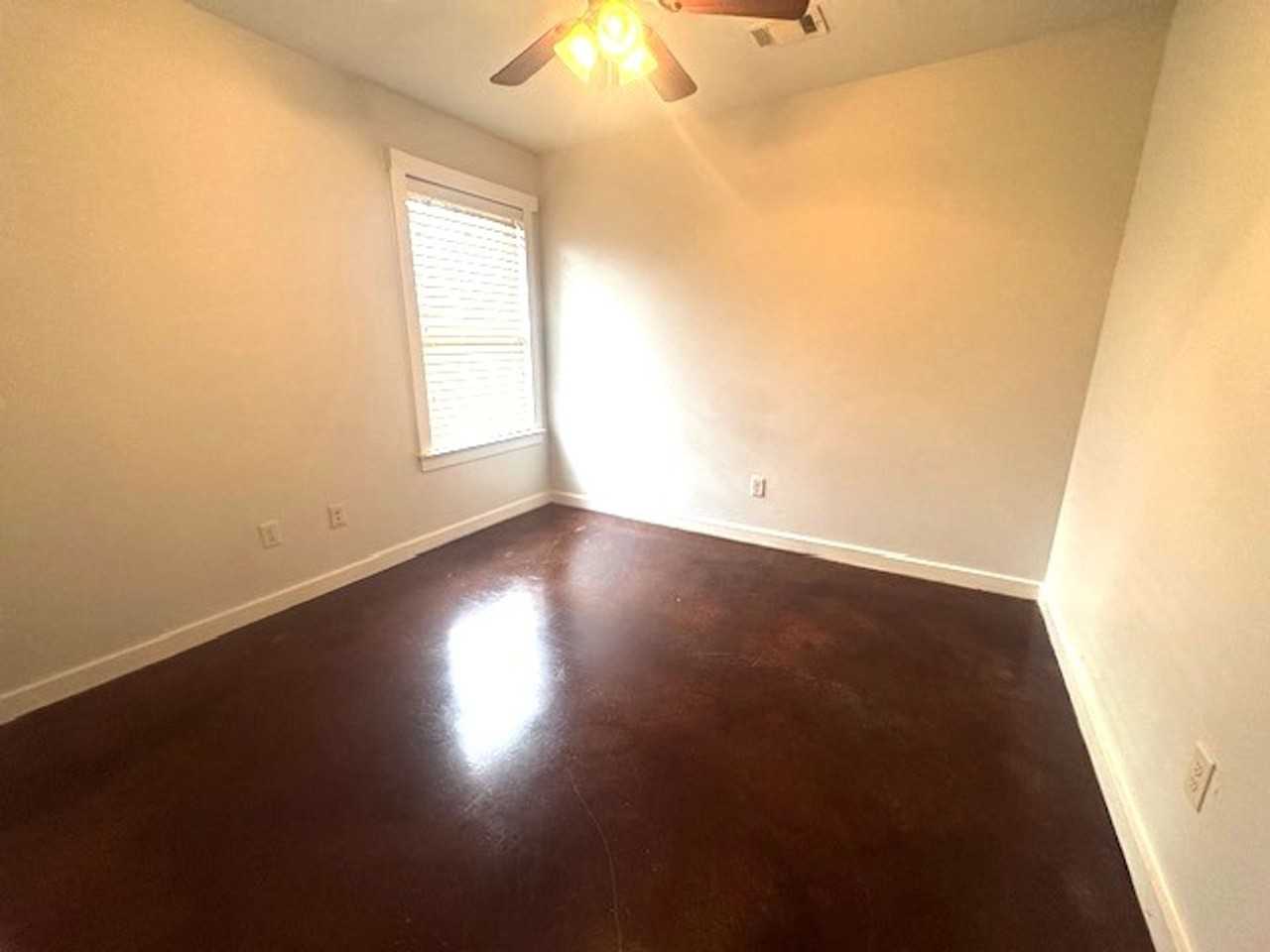 110 Se 2nd St #2 - Photo 7 of 15