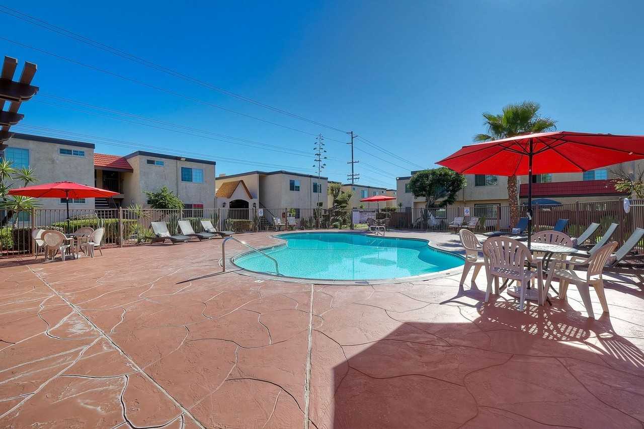 La Roca Plaza - Photo 2 of 50