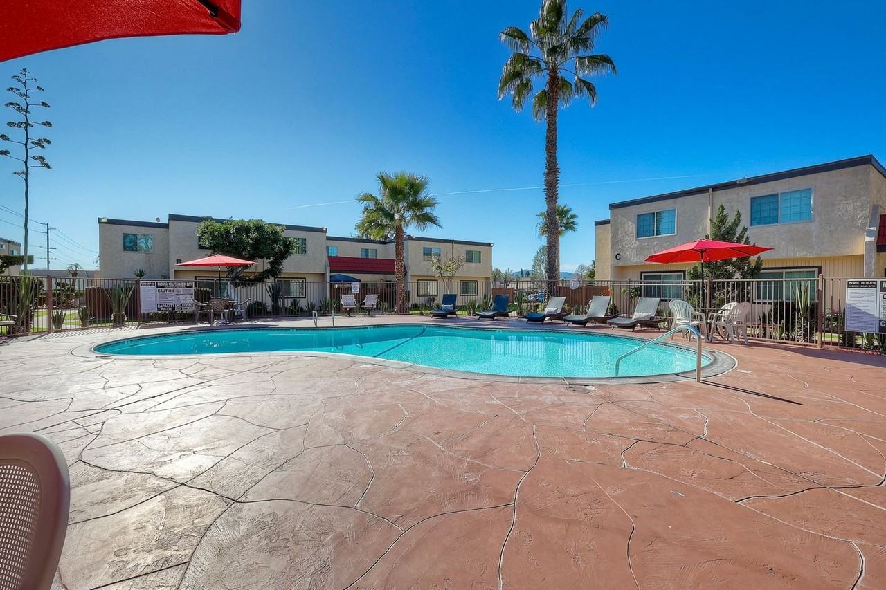 La Roca Plaza - Photo 3 of 50