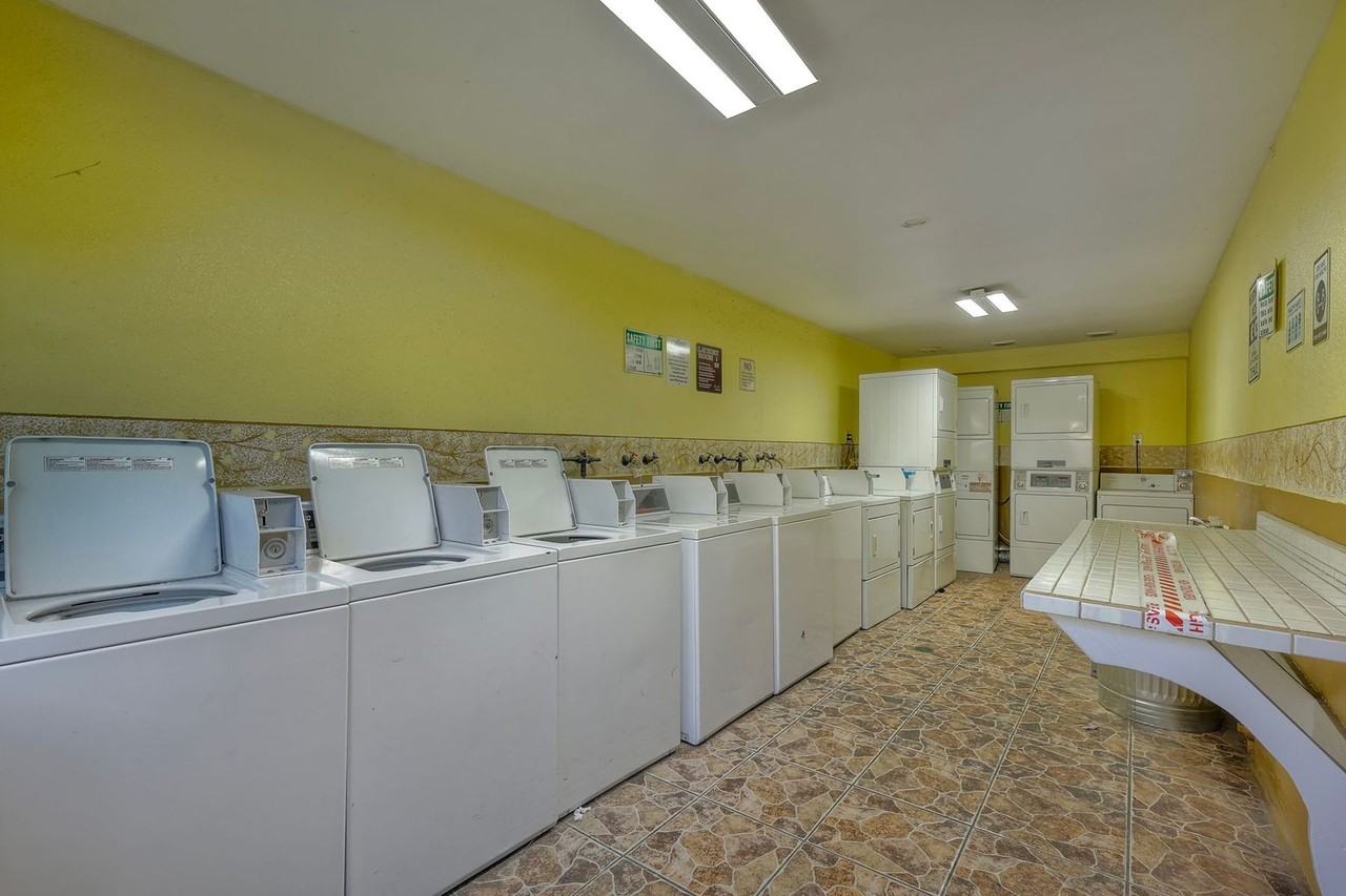 La Roca Plaza - Photo 7 of 50