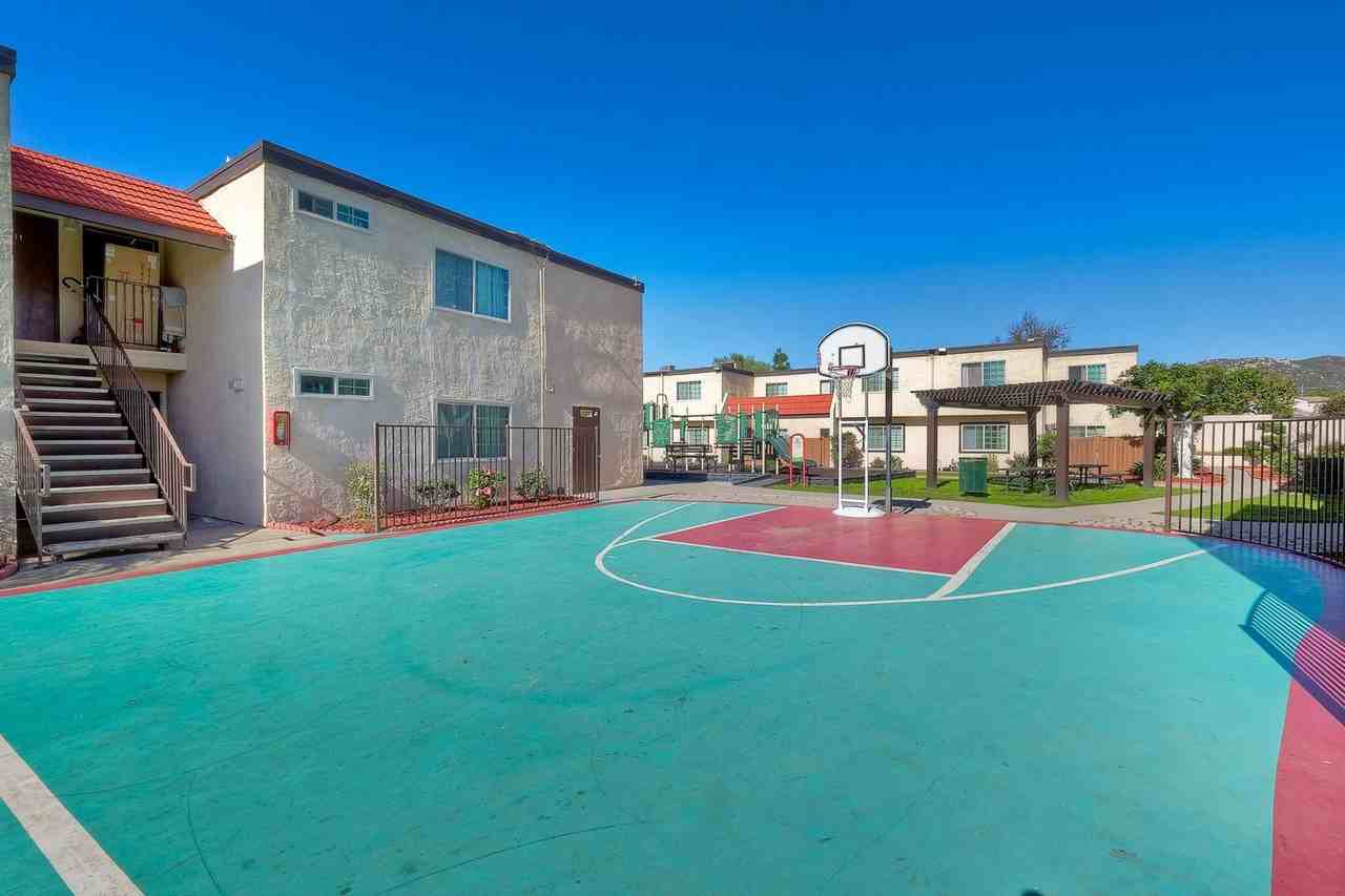 La Roca Plaza - Photo 5 of 50