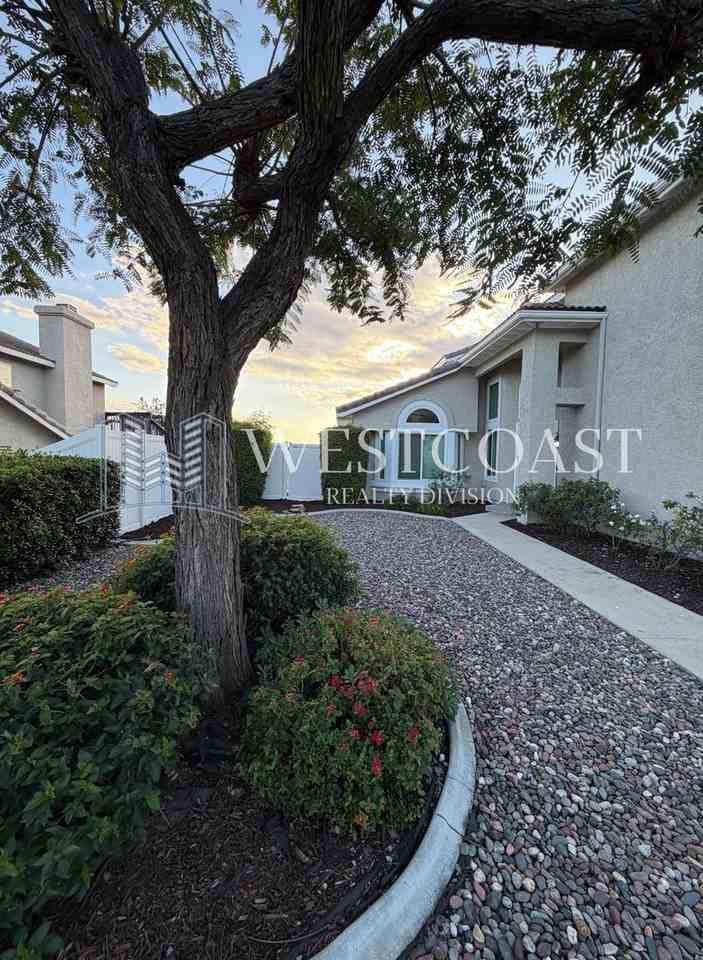 23575 Kettle Rd - Photo 3 of 16