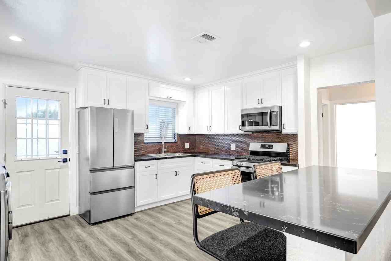 15122 Nurmi St - Photo 7 of 19