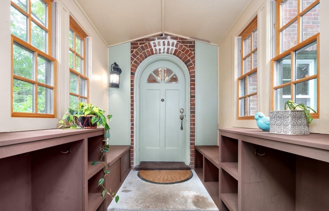 135 Tacoma Cir - Photo 2 of 28