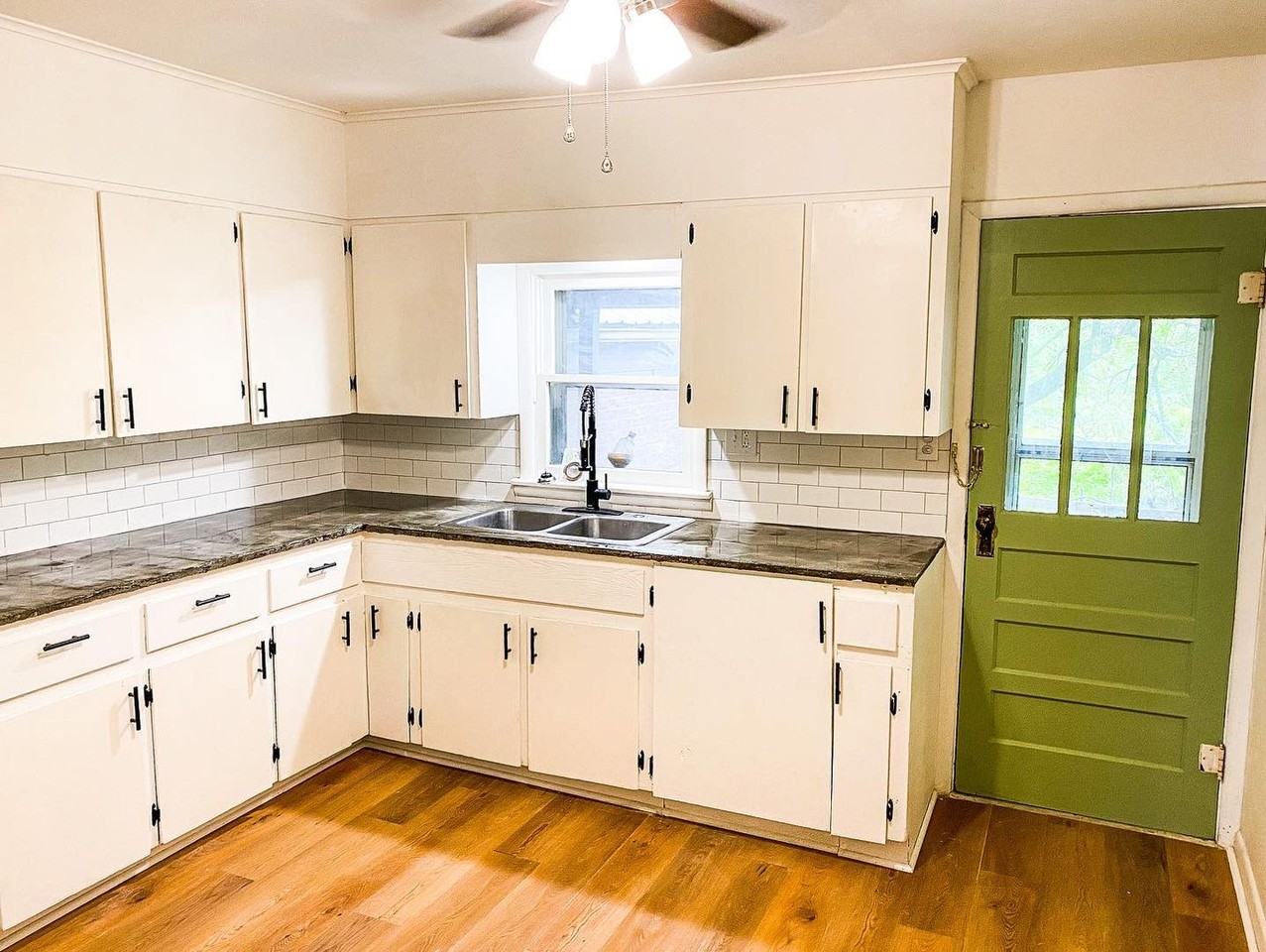 204 Santa Fe Ave - Photo 2 of 10