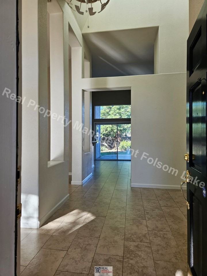 135 Cruickshank Dr - Photo 2 of 32