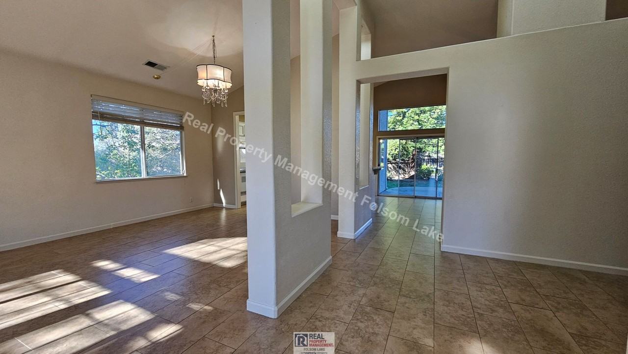 135 Cruickshank Dr - Photo 3 of 32