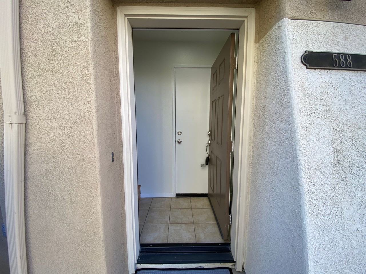 588 Almond Rd - Photo 3 of 46