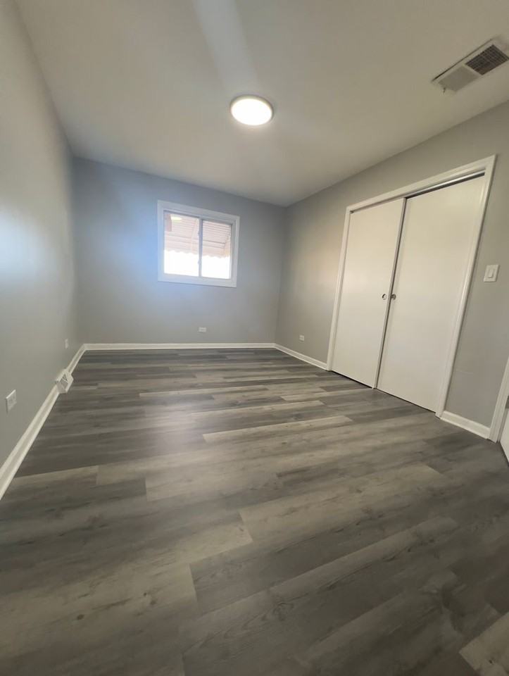 944 Greenbay Ave - Photo 2 of 6